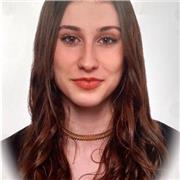 Soy una persona muy alegre y trabajadora, me encanta estar con niños y ayudarles y me adapto a las diferentes edades